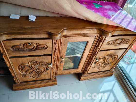 ড্রেসিং টেবিল